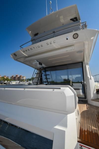 2023 Prestige 520 Flybridge