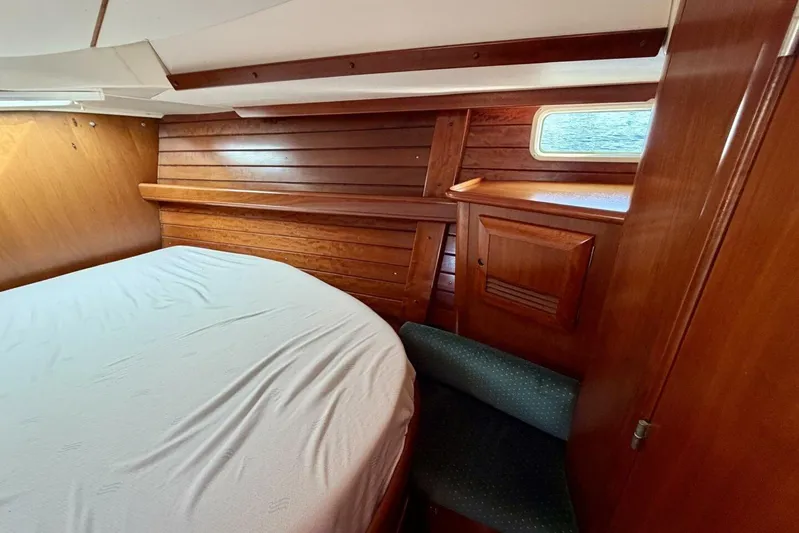 Eda Yacht Photos Pics Cozy cabin interior of 2000 Beneteau Oceanis 461 sailboat with wooden paneling.