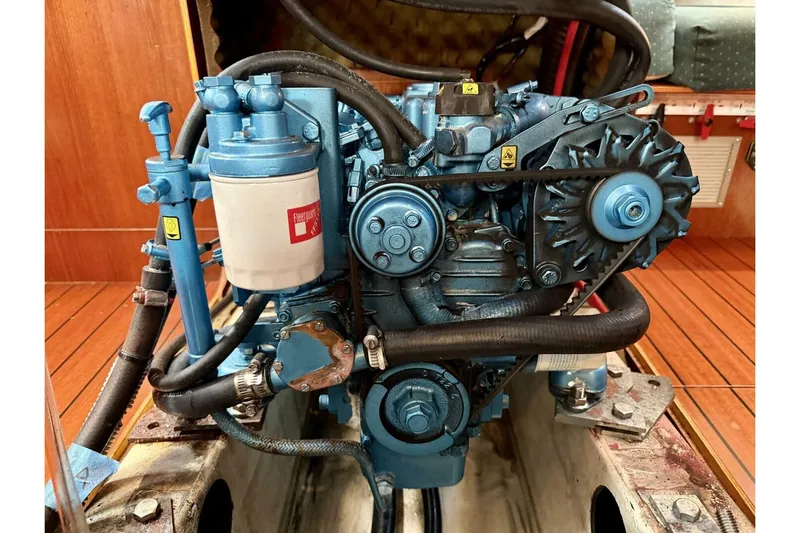 Eda Yacht Photos Pics Engine of a 2000 Beneteau Oceanis 461 sailboat, showcasing detailed mechanical components.