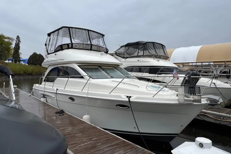 Baby Cake Yacht Photos Pics 2004 Meridian 381 Sedan yacht docked at marina under cloudy sky.