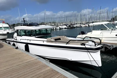 2025 Axopar 37 XC CROSS CABIN