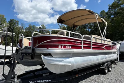 Sun Tracker Fishin' Barge 24 DLX