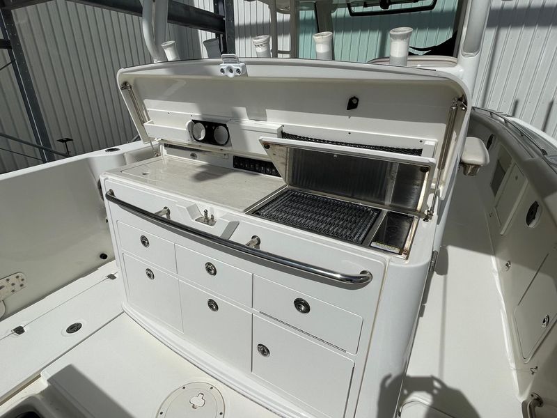 2019 Boston Whaler 350 Outrage