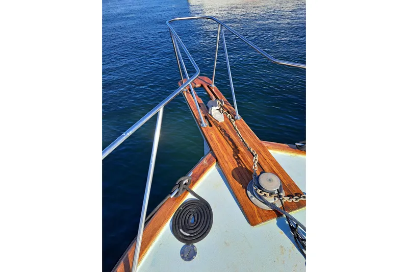 Nobody Yacht Photos Pics Bow of 1988 Ocean Yachts 48 Super Sport on calm water, featuring anchor chain and railing.