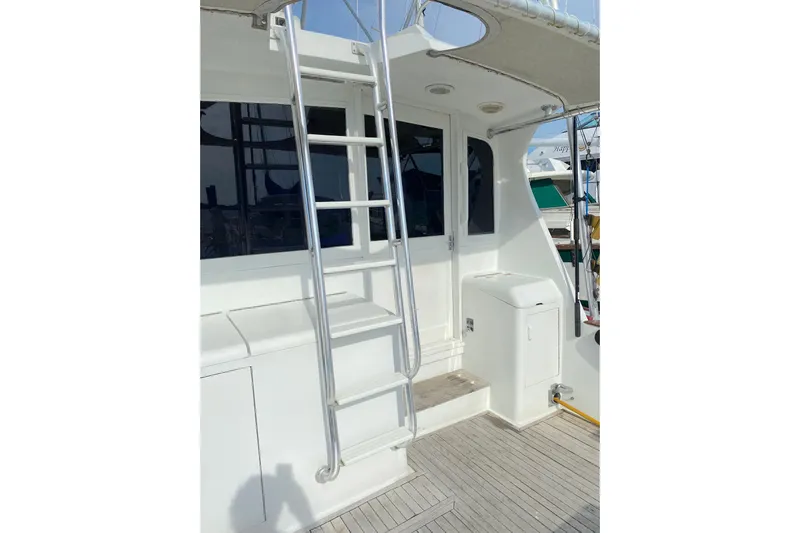 Nobody Yacht Photos Pics 1988 Ocean Yachts 48 Super Sport yacht with ladder and deck view.