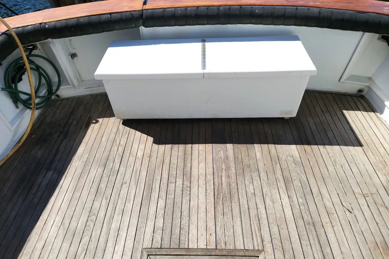 Nobody Yacht Photos Pics 1988 Ocean Yachts 48 Super Sport deck with wooden flooring and storage box.