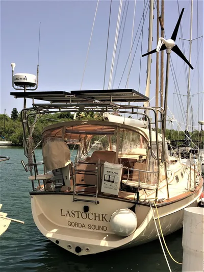 Lastochka Yacht Photos Pics 2000 Island Packet 420