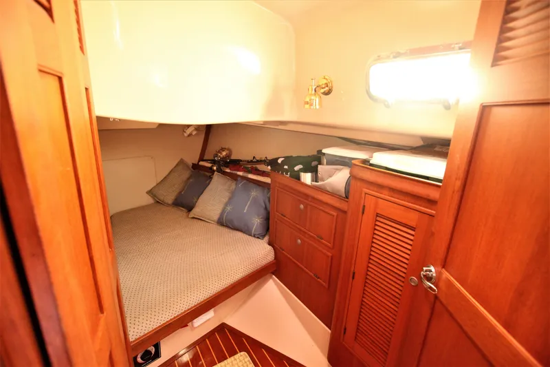 Lastochka Yacht Photos Pics 2000 Island Packet 420