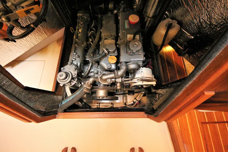 Lastochka Yacht Photos Pics 2000 Island Packet 420