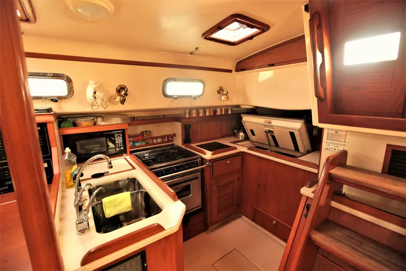 Lastochka Yacht Photos Pics 2000 Island Packet 420