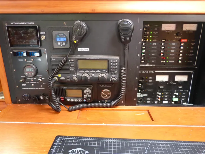 Lastochka Yacht Photos Pics 2000 Island Packet 420