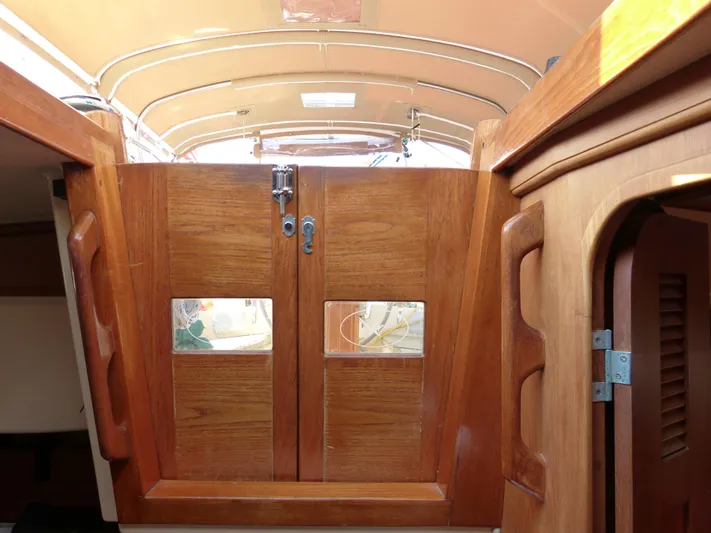 Lastochka Yacht Photos Pics 2000 Island Packet 420