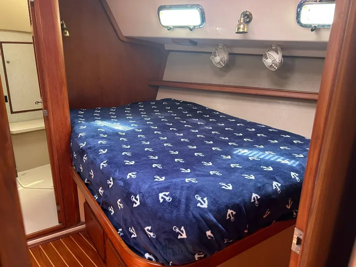 Lastochka Yacht Photos Pics 2000 Island Packet 420