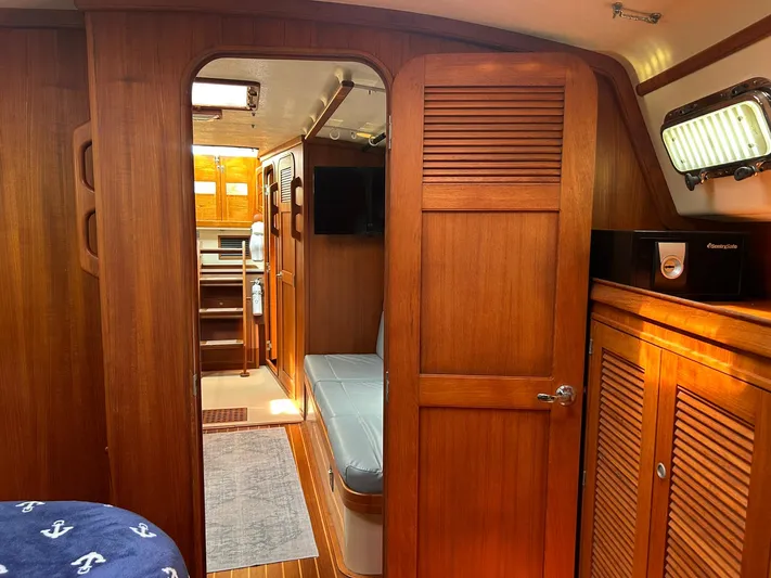 Lastochka Yacht Photos Pics 2000 Island Packet 420