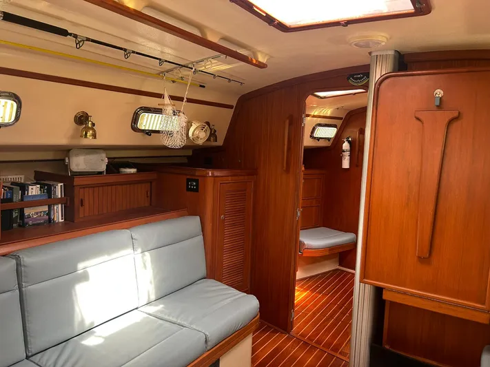 Lastochka Yacht Photos Pics 2000 Island Packet 420