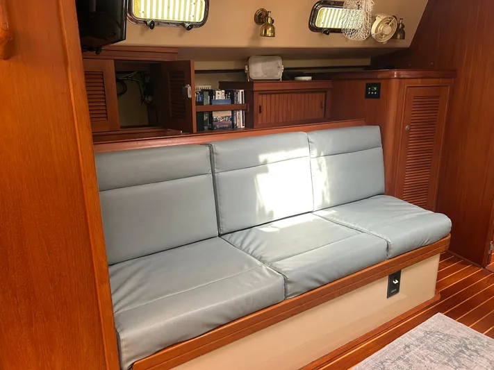 Lastochka Yacht Photos Pics 2000 Island Packet 420