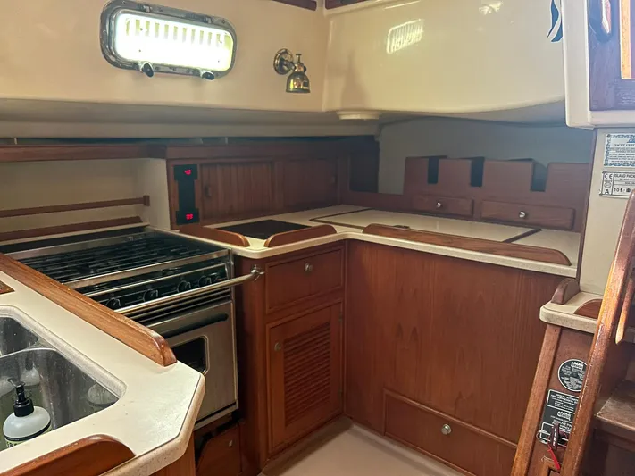 Lastochka Yacht Photos Pics 2000 Island Packet 420