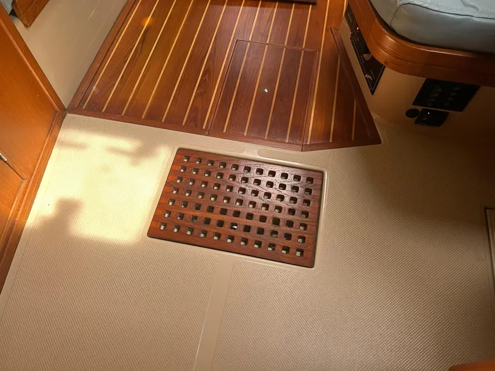 Lastochka Yacht Photos Pics 2000 Island Packet 420