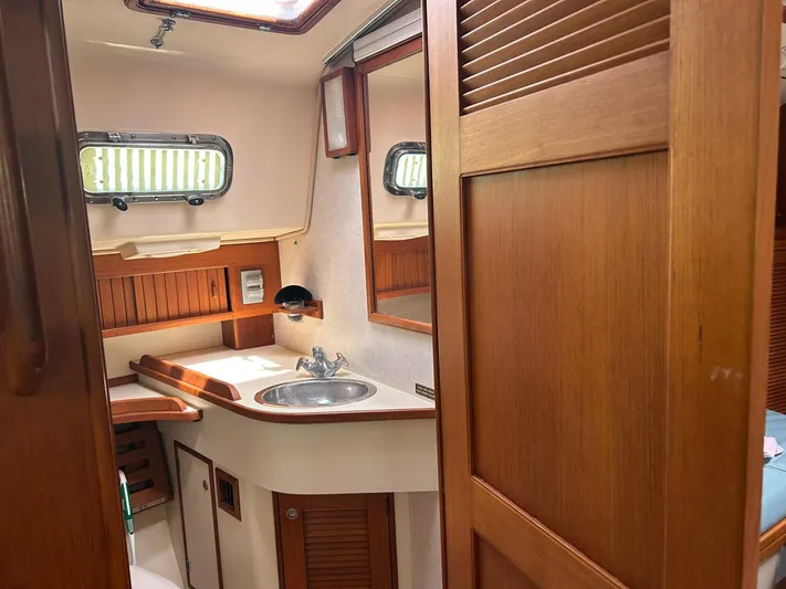 Lastochka Yacht Photos Pics 2000 Island Packet 420