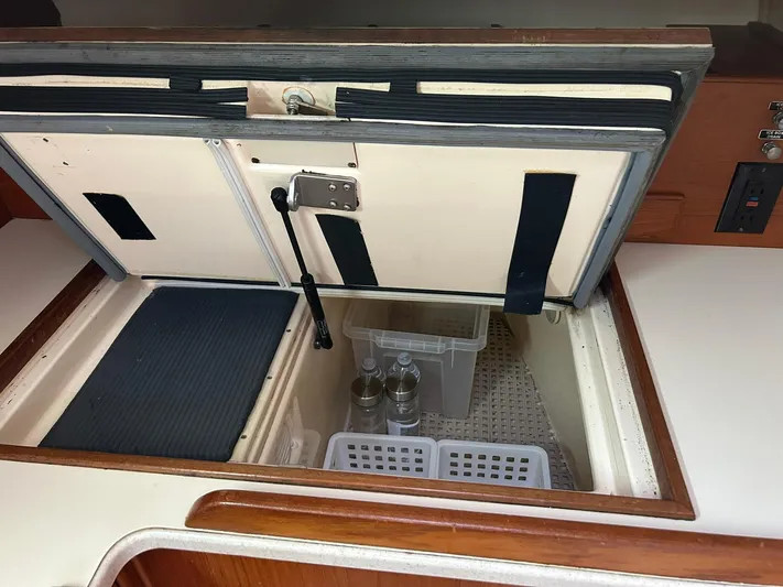 Lastochka Yacht Photos Pics 2000 Island Packet 420