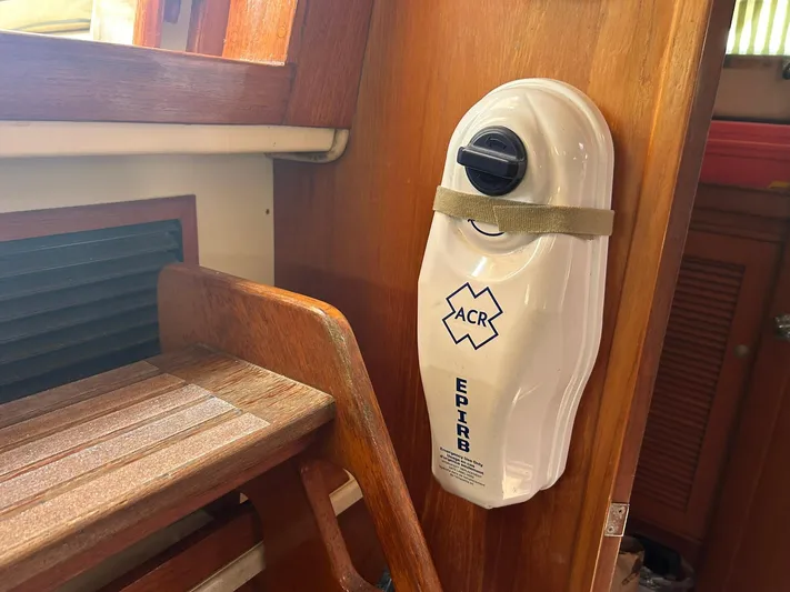 Lastochka Yacht Photos Pics 2000 Island Packet 420