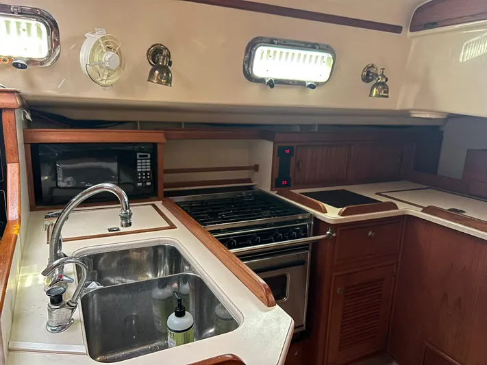 Lastochka Yacht Photos Pics 2000 Island Packet 420