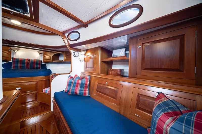 Encore Yacht Photos Pics Starboard Interior Forward