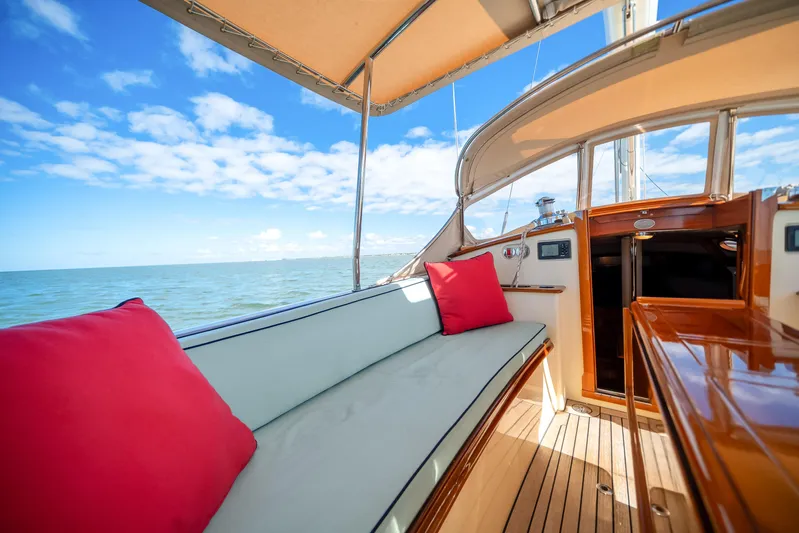 Encore Yacht Photos Pics Cockpit Port