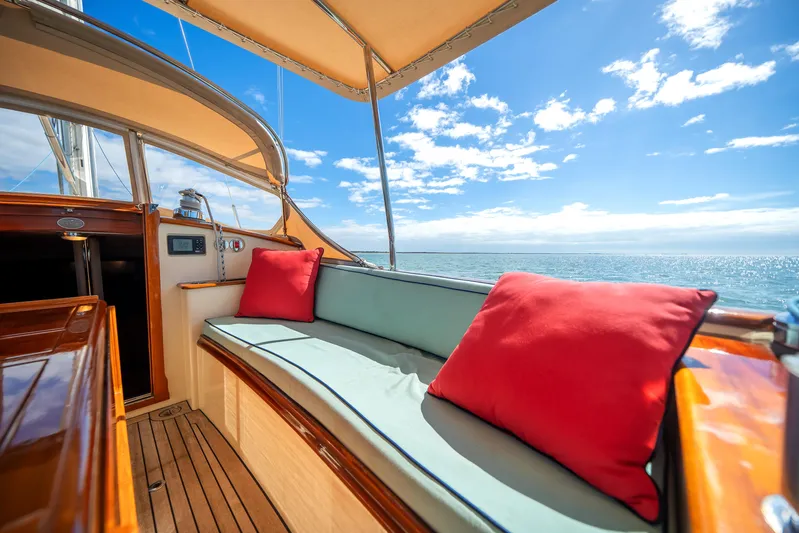 Encore Yacht Photos Pics Cockpit Starboard