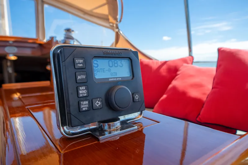 Encore Yacht Photos Pics Autopilot (hidden)