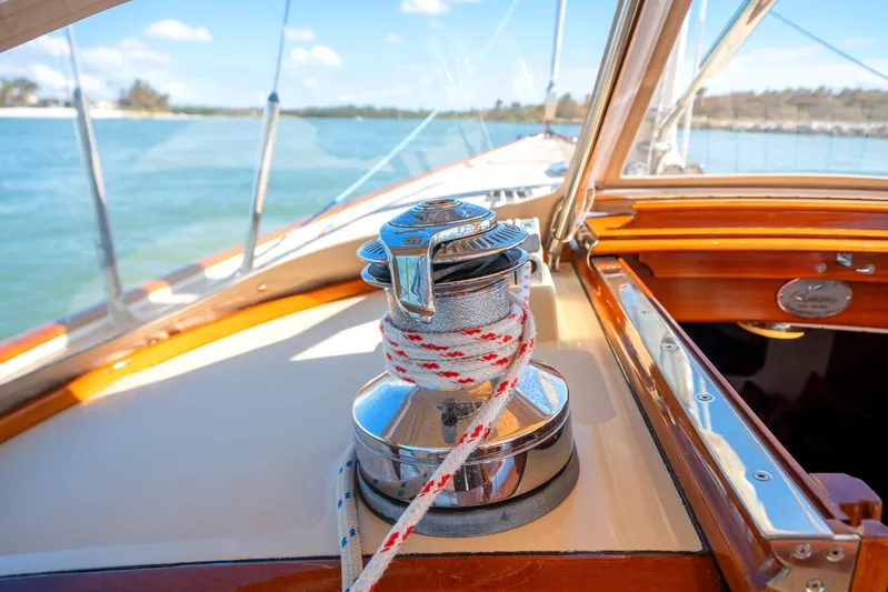 Encore Yacht Photos Pics Cabin Top Winch