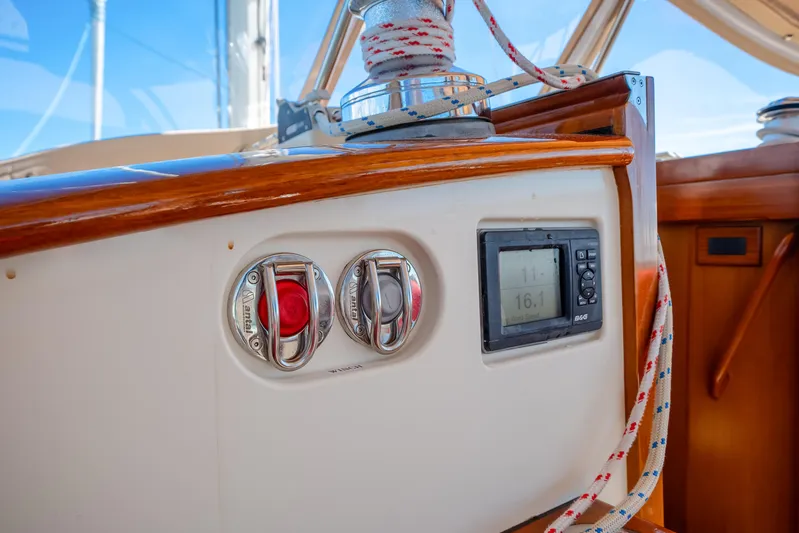 Encore Yacht Photos Pics Winch Buttons