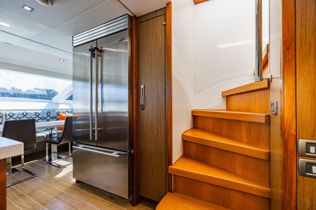 2013 Hatteras 80 