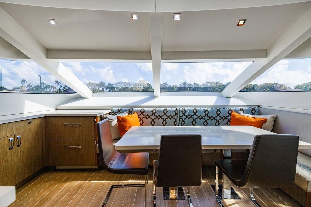2013 Hatteras 80 