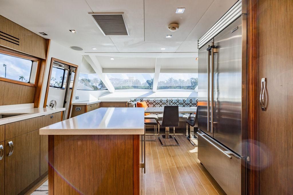 2013 Hatteras 80 