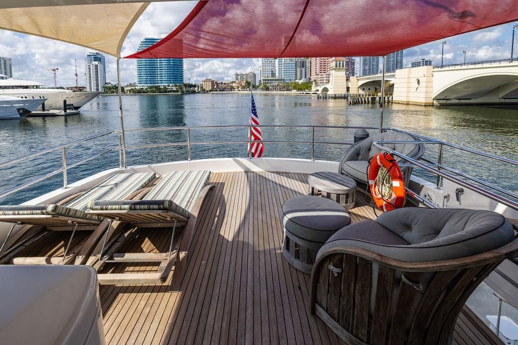 2013 Hatteras 80 