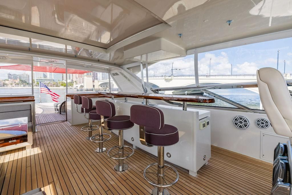 2013 Hatteras 80 