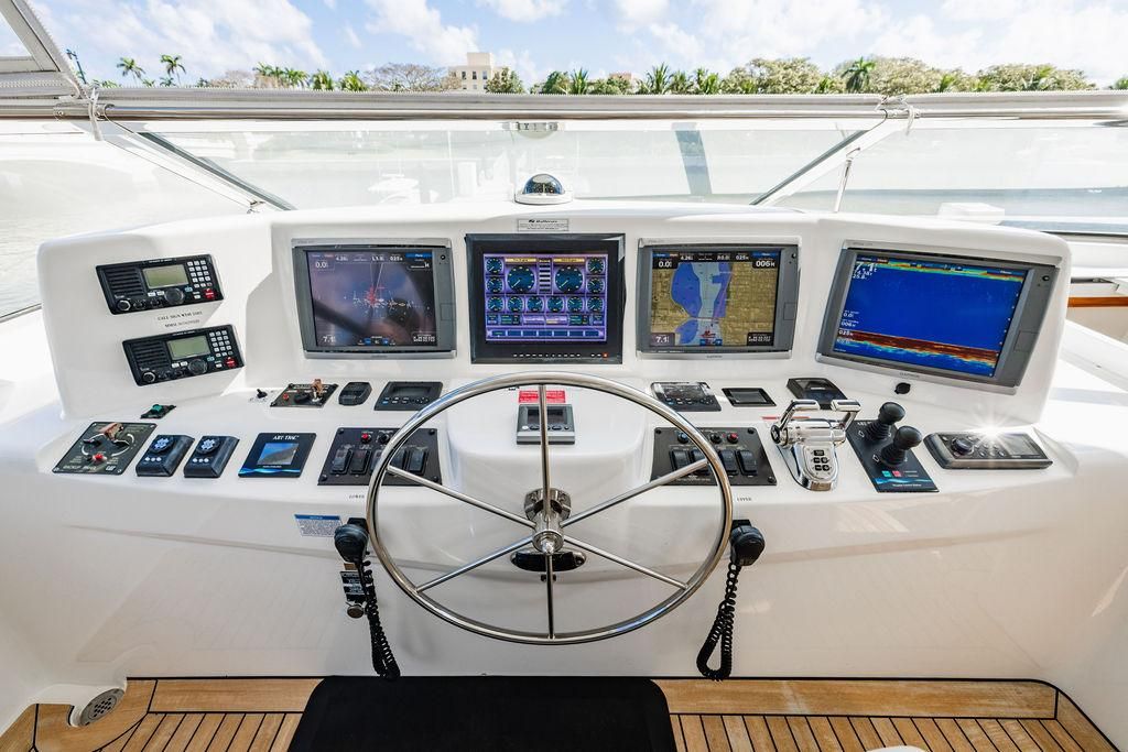 2013 Hatteras 80 
