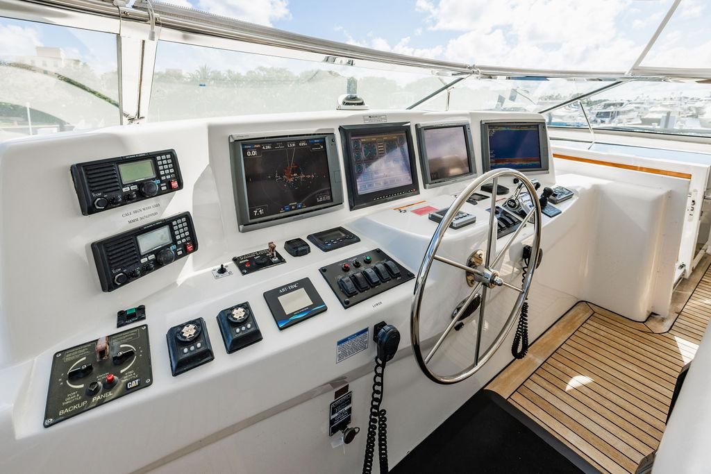 2013 Hatteras 80 