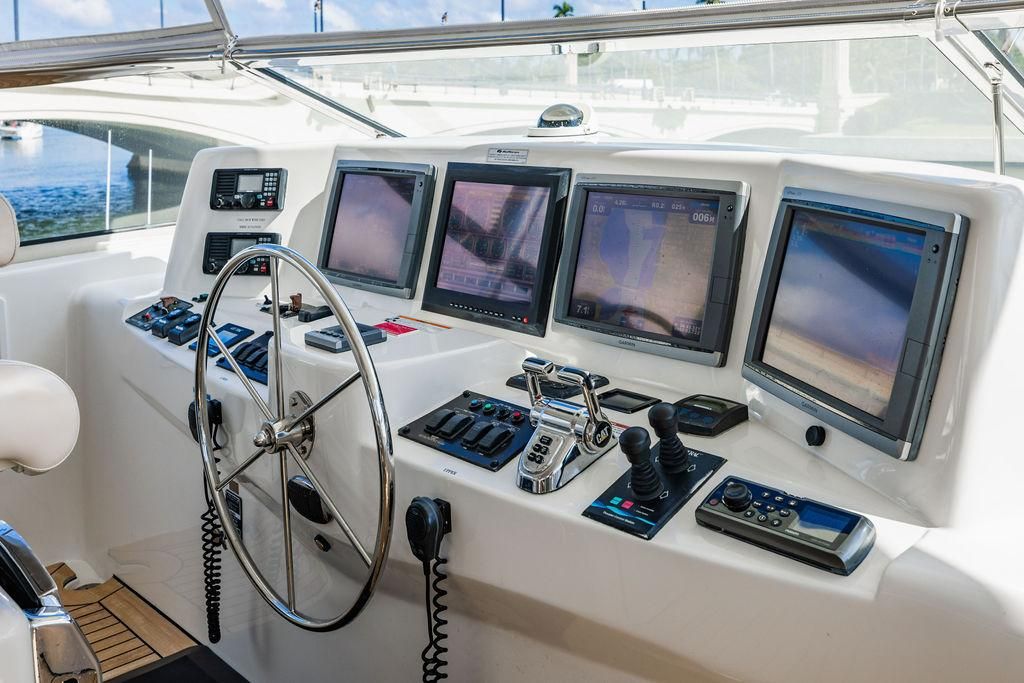 2013 Hatteras 80 