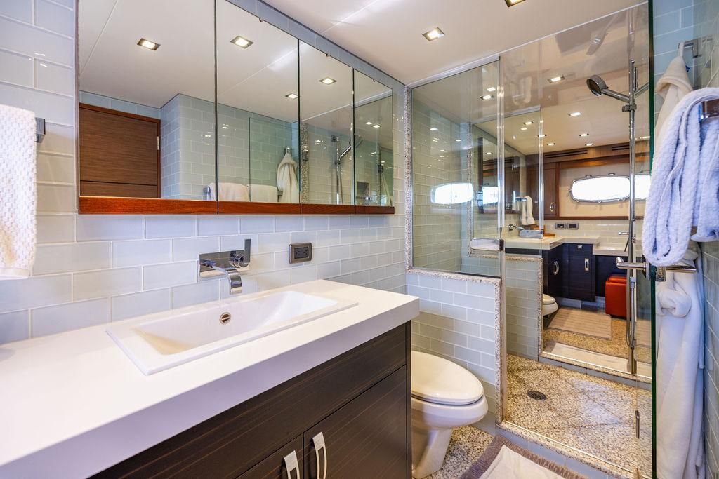 2013 Hatteras 80 