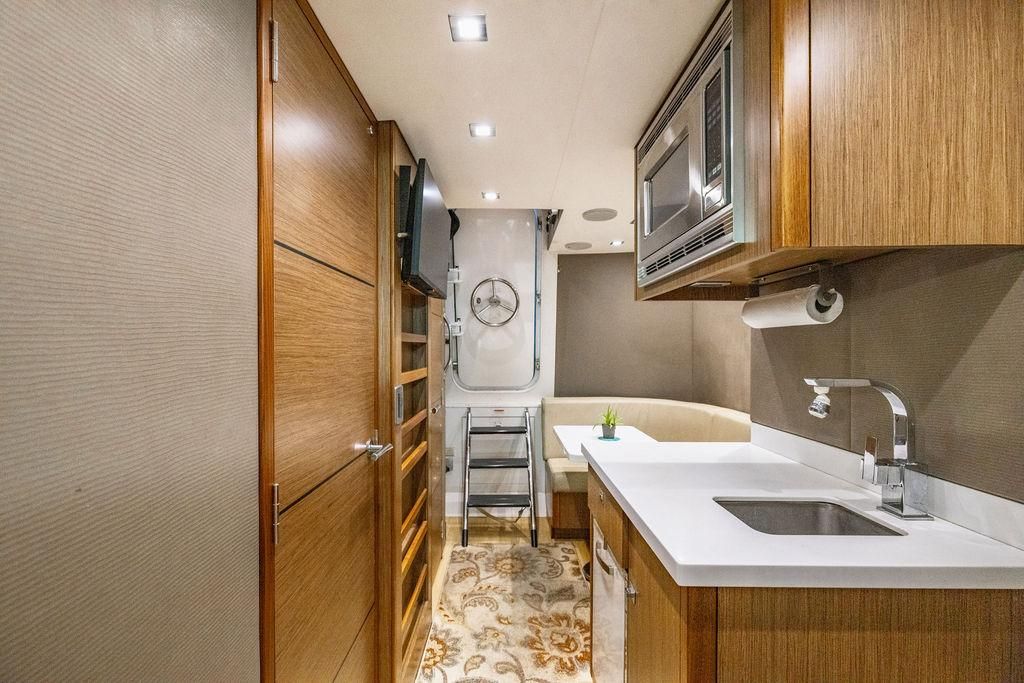 2013 Hatteras 80 
