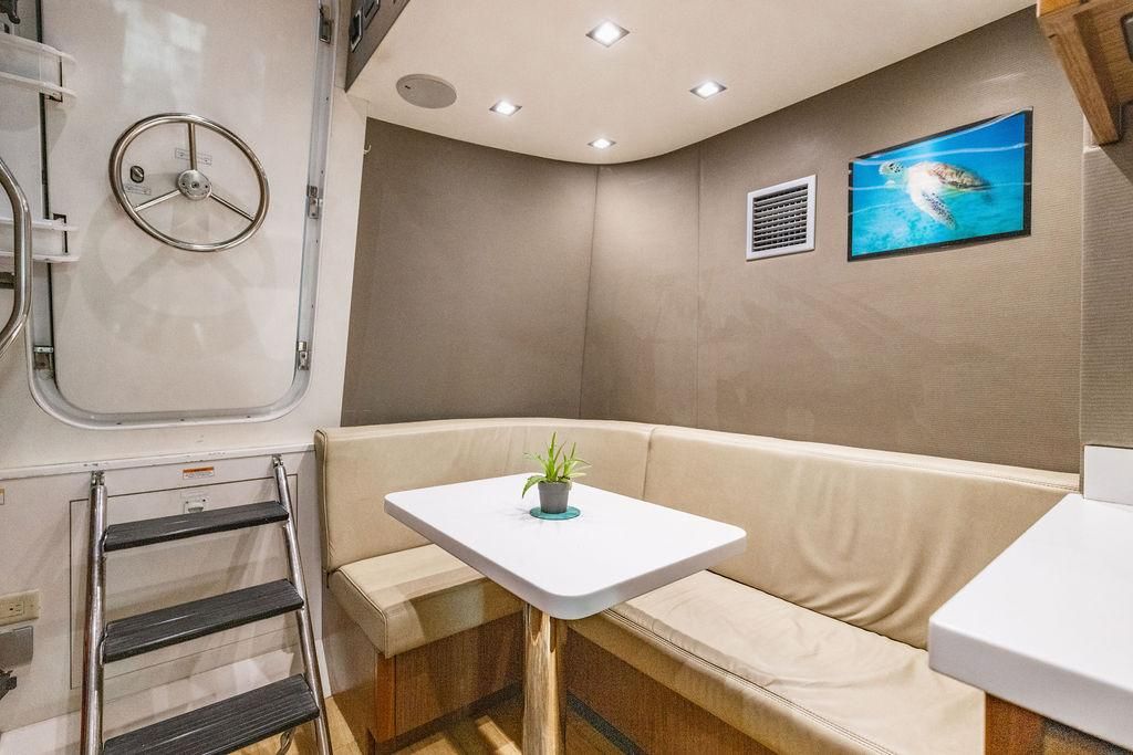 2013 Hatteras 80 