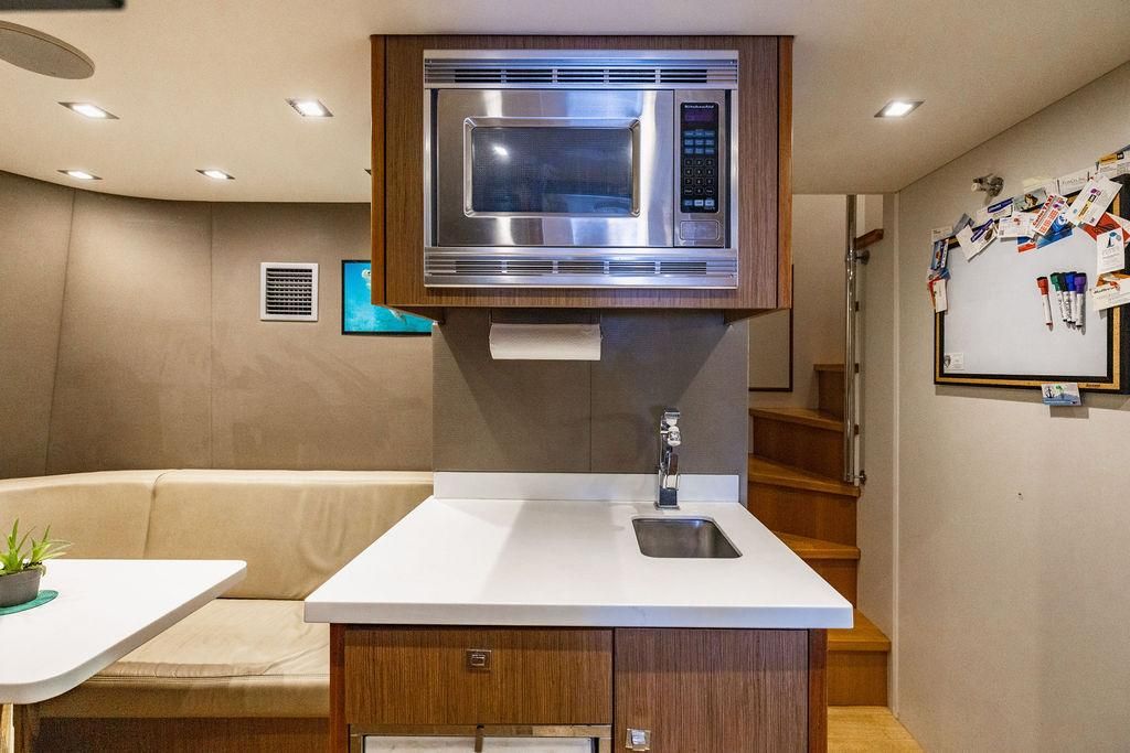 2013 Hatteras 80 
