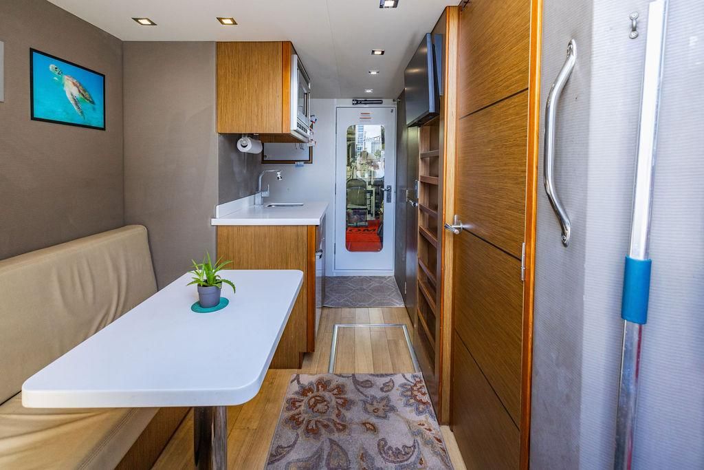 2013 Hatteras 80 