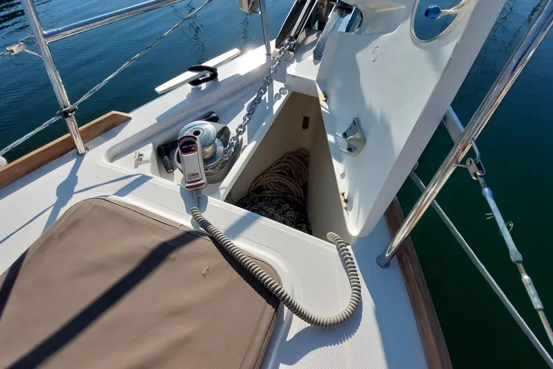 La Bella Vita Yacht Photos Pics Beneteau Oceanis 45 (2015) yacht deck with anchor locker and winch.