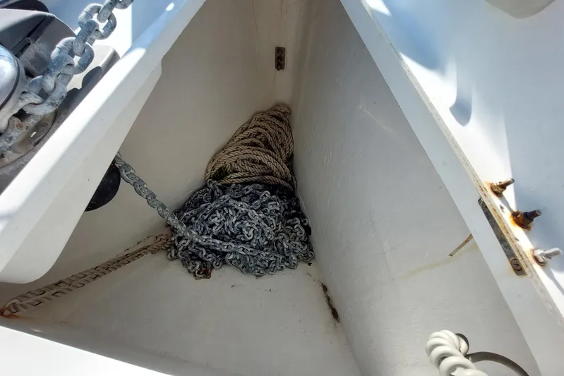 La Bella Vita Yacht Photos Pics Anchor chain and rope in Beneteau Oceanis 45 sailboat locker, 2015 model.