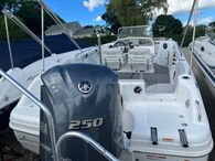 2022 Hurricane SunDeck Sport CC 231 OB