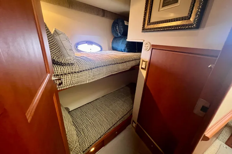  Yacht Photos Pics 3rd stateroom / bunk room