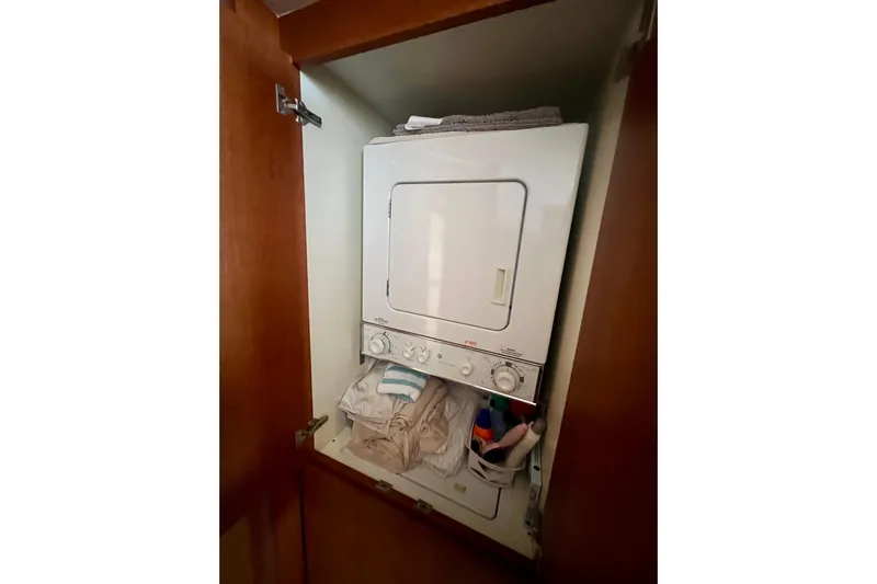  Yacht Photos Pics Stacked washer and dryer
